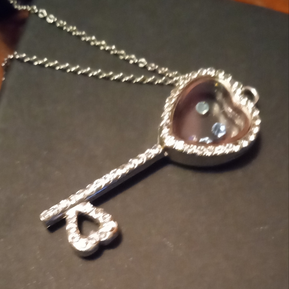 Elegant Silver Heart Key Locket Pendant Necklace